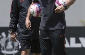 Mauri, preparador de goleiros, e Carille durante o penltimo treino antes de encarar o Palmeiras