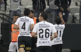 Jogadores comemorando o gol do paraguaio Romero contra o Vitria, pela Copa do Brasil