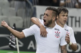 Maycon anotou o primeiro gol do Corinthians sobre o Vitria, pela Copa do Brasil