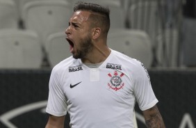 Maycon marcou o primeiro tento do Corinthians diante o Vitria, na Arena, pela Copa do Brasil