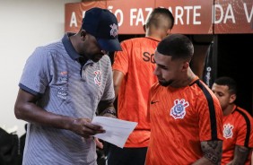Coelho e Gabriel no vestirio da Arena Fonte Nova antes do jogo contra o Bahia, pelo Brasileiro