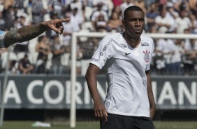 O zagueiro Marllon atuando diante o Grmio, na Arena Corinthians