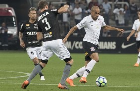 Roger durante partida contra o Botafogo, na Arena Corinthians, na volta do Brasileiro