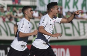 Gabriel e Marquinhos Gabriel comemorando o gol contra a Chapecoense, pelo Brasileiro
