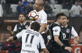 Corinthians sufocou o Colo-Colo at o fim da partida desta quarta-feira