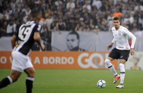 Lo Santos em jogada contra o Atltico-MG, pelo Brasileiro, na Arena Corinthians
