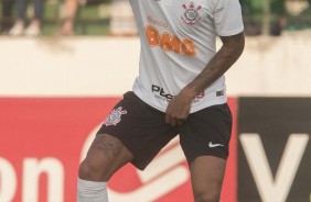 Atacante Gustavo feliz com o gol marcado contra o Guarani, pelo Paulisto