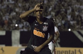 Gustavo marcou dois gols contra o Ferrovirio, pela Copa do Brasil
