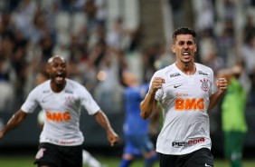 Danilo Avelar indo  loucura com seu gol marcado contra o Avenida, pela Copa do Brasil