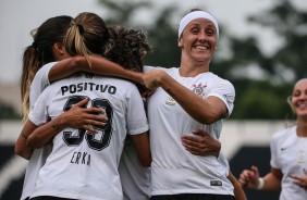 Pardal comemora o gol de Ingryd contra o So Jos, pelo Brasileiro Feminino