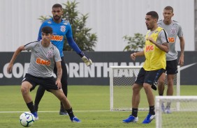 Araos e Gabriel no treino de reapresentao do Corinthians aps derrota para o Bahia, pelo Brasileir