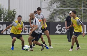 Gabriel, Rgis e Araos no treino de reapresentao do Corinthians aps derrota para o Bahia
