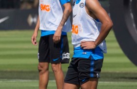 Oya e Joo Victor durante o ltimo treino do Corinthians antes de enfrentar a Chapecoense