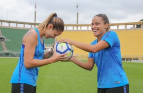 rika e Mnica no treinamento do Corinthians Futebol Feminino desta tera-feira