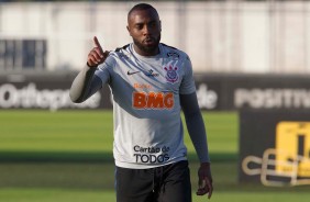 Jogadores do Corinthians treinam nesta tera-feira
