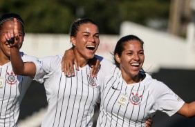 Tamires e Millene marcaram gol contra o So Francisco, pelo Brasileiro Feminino