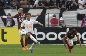 Volante Gabriel durante jogo contra o Flamengo, na Arena Corinthians, pelo Brasileiro