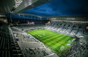 Arena Corinthians vai sendo preenchida pela torcida antes do Drbi