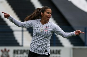Milene comemora seu gol contra o Vitria, pelo Brasileiro Feminino