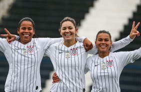 Victria, Cacau e Tamires no jogo contra o Vitria, pelo Campeonato Brasileiro Feminino