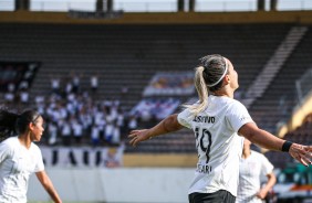 Giovanna comemorando gol contra a Ferroviria, pelo Paulista Feminino