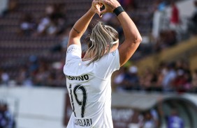 Giovanna Crivelaria feliz com seu gol contra a Ferroviria, pelo Campeonato Paulista Feminino