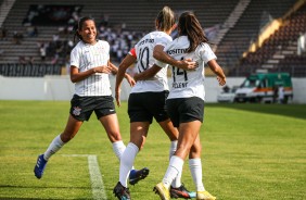 Victria, Giovanna e Millene durante jogo contra a Ferroviria, pelo Campeonato Paulista Feminino