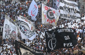 Bandeiras do Corinthians em dias de jogos