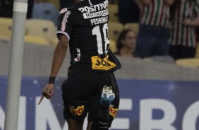 Pedrinho comemora seu gol contra o Fluminense, no Marcan, pela Sul-Americana