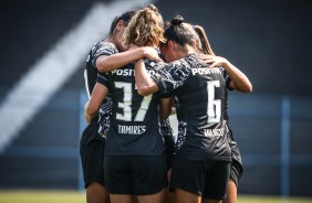 Garotas do feminino do Corinthians na semifinal contra o Flamengo