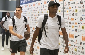 Marllon e Avelar chegam  Arena Corinthians para jogo contra o Athletico-PR, pelo Brasileiro
