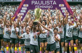 Corinthians Feminino levanta taa de Campeo Paulista Feminino 2019