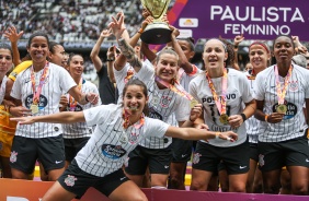 Jogadoras e suas medalhas de campes paulista pelo Corinthians Feminino