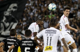 Manoel e Avelar na derrota para o Botafogo, pelo Brasileiro, no estdio Nilton Santos