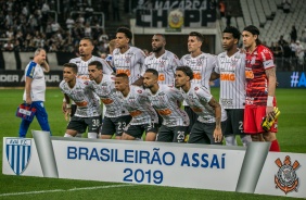 Elenco do Corinthians durante duelo contra o Ava, pelo Campeonato Brasileiro, na Arena Corinthians