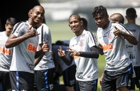 Elenco corinthiano no ltimo treinamento do Corinthians antes do jogo contra o Atltico Mineiro