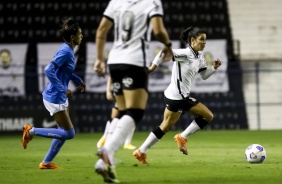 Paulinha durante partida entre Corinthians e Real Braslia, pelo Brasileiro Feminino