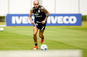 Fbio Santos retoma rotina de treinamentos no CT do Corinthians aps vitria sobre o Cuiab