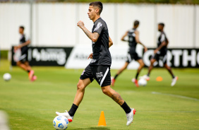Gabriel Pereira retoma rotina de treinamentos no CT do Corinthians aps vitria sobre o Cuiab