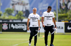 Sylvinho e Fernando Lzaro retoma rotina de treinamentos no CT do Corinthians