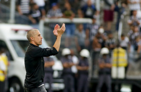 Sylvinho no jogo entre Corinthians e Athletico-PR