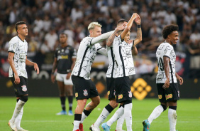 Adson, Cantillo, Rger Guedes e Willian comemoram o gol do Corinthians contra a Ponte Preta