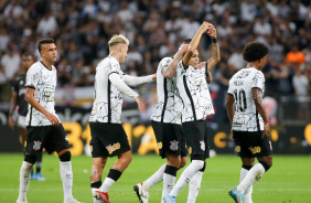 Adson, Cantillo, Rger Guedes e Willian comemoram o gol na goleada do Corinthians contra a Ponte