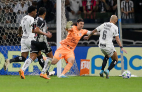 Cssio, Gil e Fbio Santos durante Corinthians e Atltico-MG, pela Copa do Brasil