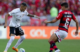 Adson em ao no jogo do Corinthians contra o Flamengo, pelo Brasileiro 2023