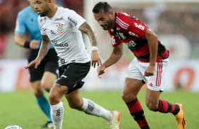 Maycon em ao no jogo do Corinthians contra o Flamengo, pelo Brasileiro 2023