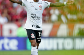 Paulinho durante jogo do Corinthians contra o Flamengo, pelo Brasileiro 2023