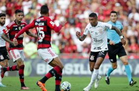 Paulinho em ao no jogo do Corinthians contra o Flamengo, pelo Brasileiro 2023