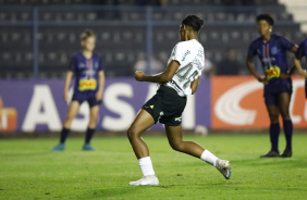 Jhonson comemora gol marcado na vitria do Corinthians por 11 a 0 sobre o Realidade Jovem