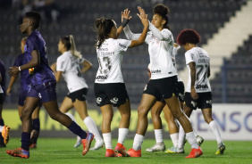 Tarciane e Carol Tavares celebram gol marcado contra o Realidade Jovem pelo Paulisto Feminino